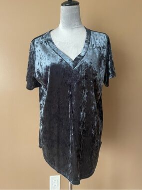 Amaryllis Charcoal Crushed Velvet V-Neck Short Sleeve Top size 1x
